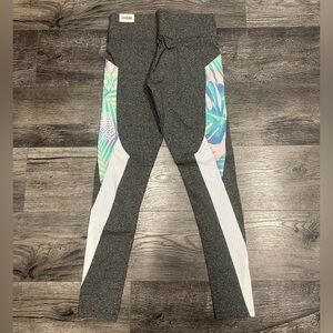 NWT VS Pink Gray Floral Mesh Yoga Leggings S
